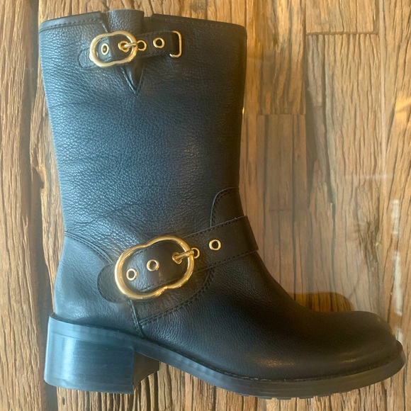 Vince Camuto - Picture 1 of 10